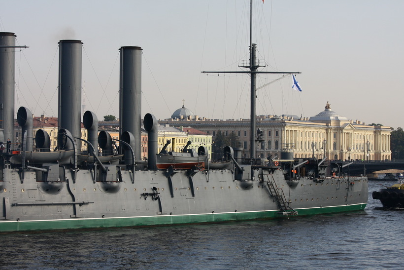 "Крейсер Аврора" с другого ракурса